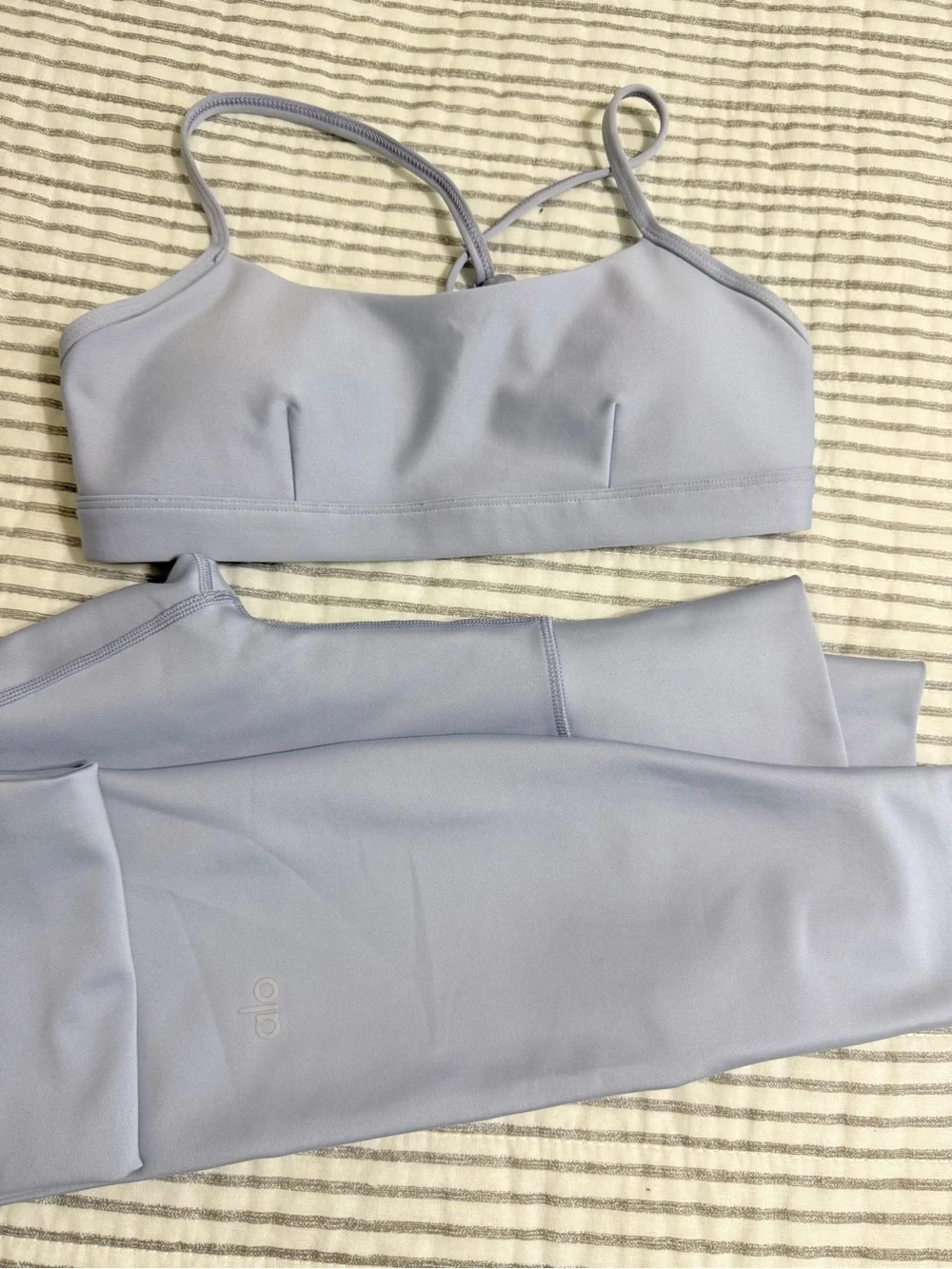 Alo Yoga Full Length Airlift Legging and Bra in size Small Winter Frost color